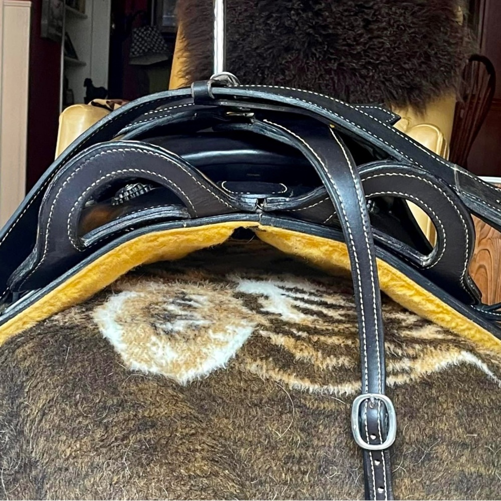 Trick Riding Saddle - Picture 9 of 10